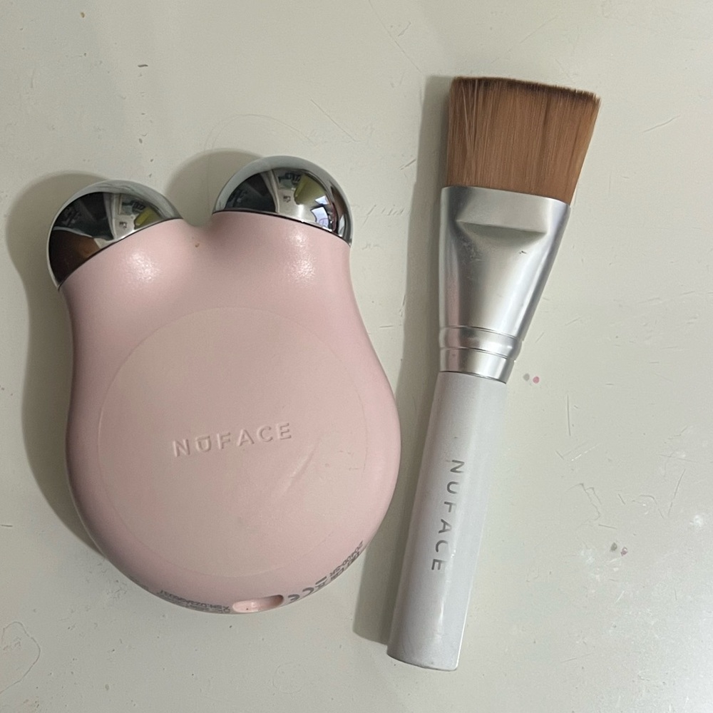 NuFace Mini Light Pink Facial Toning Device with Brush & CHARGER INCLUDED